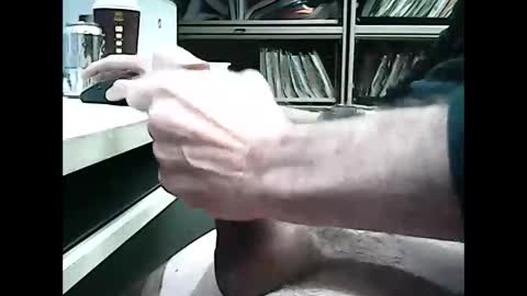 01quebecboy69 online show from May 12, 5:11 pm