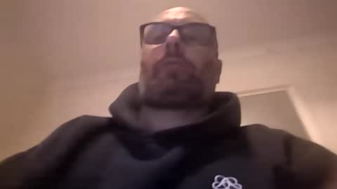 15chells online show from March 29, 3:52 am