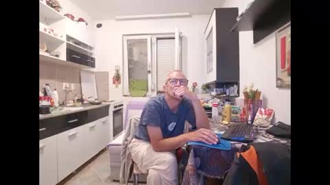 1973man online show from June 8, 10:32 pm