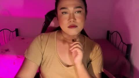 1lovelymess online show from November 14, 7:10 am