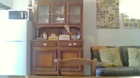 22esserre online show from April 15, 11:57 am