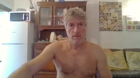 22esserre online show from September 12, 2:19 pm