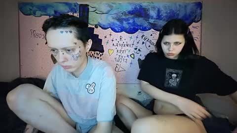 2emo4fam online show from December 7, 1:24 pm