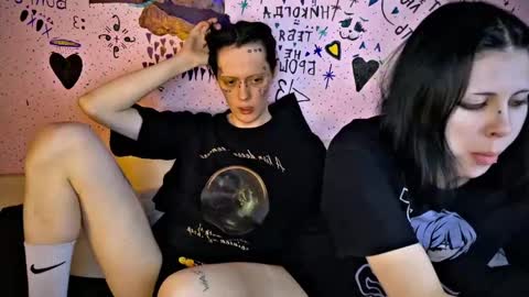 2emo4fam online show from December 9, 9:05 pm