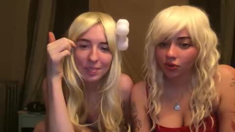 2girls1dafuq online show from January 16, 6:00 am