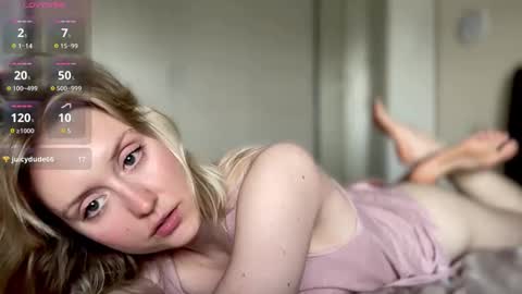 Snapshot of 2kepler22b chatting on September 16, 1:13 pm  . online show from September 16, 1:13 pm