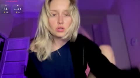 Snapshot of 2kepler22b chatting on September 28, 7:45 pm  . online show from September 28, 7:45 pm