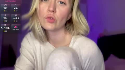 Snapshot of 2kepler22b chatting on October 29, 8:09 pm  . online show from October 29, 8:09 pm