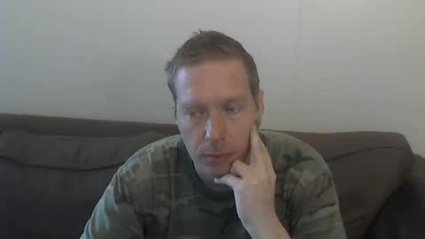 2small4you83 online show from June 16, 9:57 am