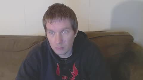 2small4you83 online show from February 18, 12:59 am