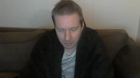 2small4you83 online show from January 14, 1:57 am