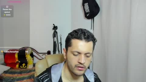 Alex THE BIG SNAKE DUDE online show from June 6, 11:10 pm