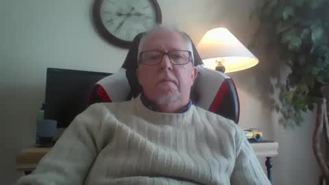 72funguy71 online show from December 13, 7:32 pm