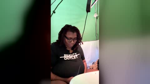 MissMessyP online show from April 3, 11:44 pm
