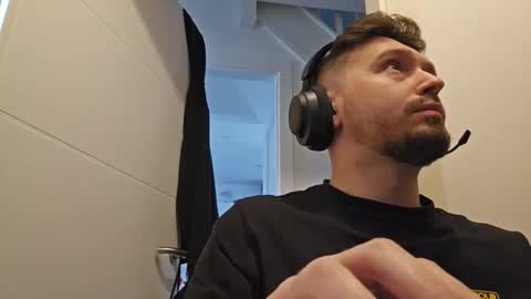 8inchdude93 online show from May 13, 11:09 am