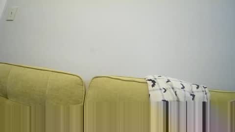 Snapshot of 90210screamer chatting on December 13, 12:28 pm 90210screamer online show from December 13, 12:28 pm