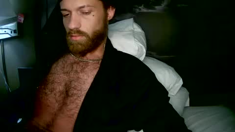 Snapshot of 90210screamer chatting on December 4, 12:52 pm 90210screamer online show from December 4, 12:52 pm