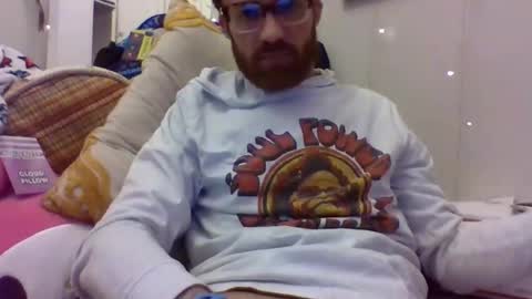 Snapshot of 90210screamer chatting on October 31, 12:22 am 90210screamer online show from October 31, 12:22 am