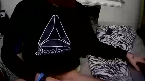 Snapshot of 90210screamer chatting on October 17, 10:36 pm 90210screamer online show from October 17, 10:36 pm