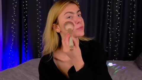 Willow online show from March 28, 10:00 pm