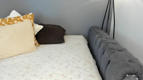 Snapshot of _aliice_1 chatting on February 28, 8:07 pm Alice online show from February 28, 8:07 pm