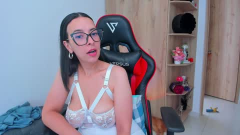 AMANDA online show from April 4, 6:37 pm