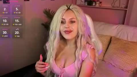 _amymoore online show from August 5, 1:35 am