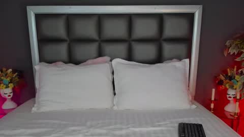 Anna online show from December 13, 8:37 pm