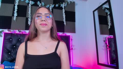 Annie Andrick online show from May 22, 10:33 am
