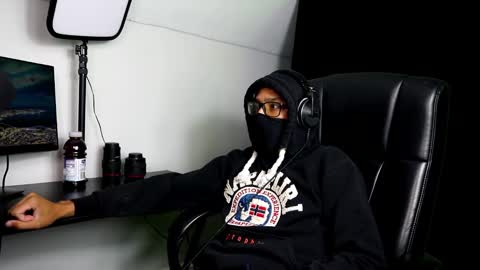 Anonymous online show from November 19, 7:01 pm