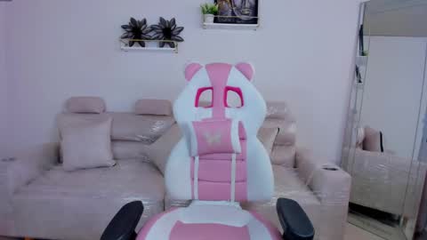    online show from April 16, 12:38 pm