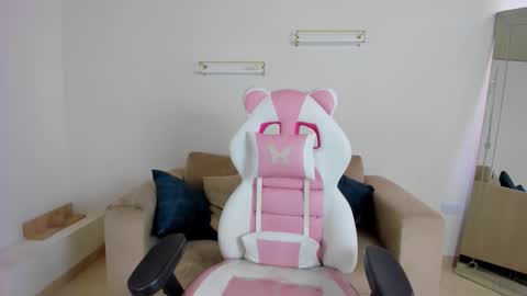    online show from December 19, 12:44 pm