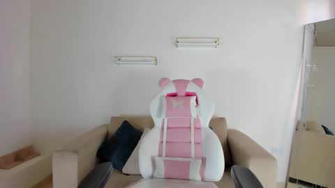 Snapshot of _april_smith_ chatting on October 22, 12:29 pm    online show from October 22, 12:29 pm