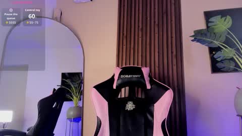   online show from November 29, 3:41 pm