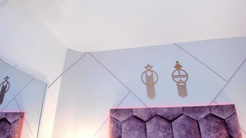 _aurora_collins_ online show from February 18, 12:49 pm