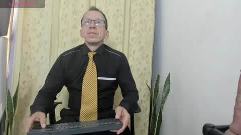 Axel online show from July 10, 11:59 am