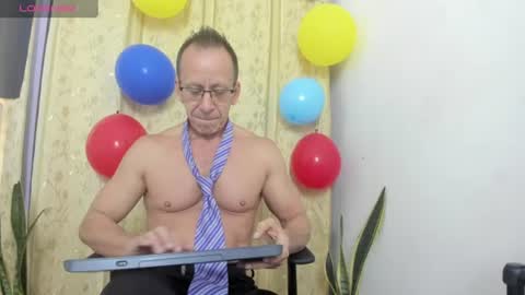 Axel online show from June 18, 11:37 am