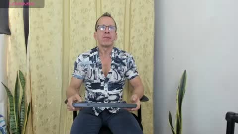 Axel online show from June 12, 11:42 am
