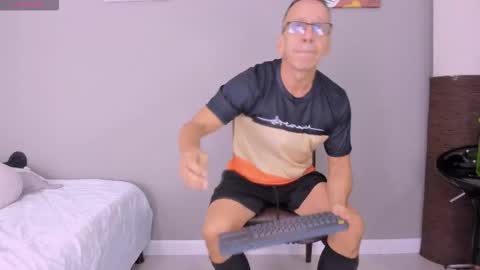 _axelking_ online show from October 21, 11:59 am