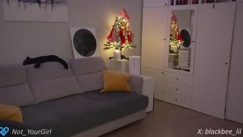 Lili online show from December 11, 9:23 pm