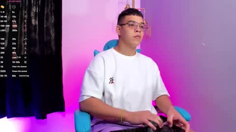 Snapshot of _blake_boy chatting on October 16, 12:49 pm _blake_boy online show from October 16, 12:49 pm