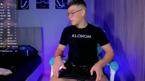 Snapshot of _blake_boy chatting on October 10, 5:02 am _blake_boy online show from October 10, 5:02 am