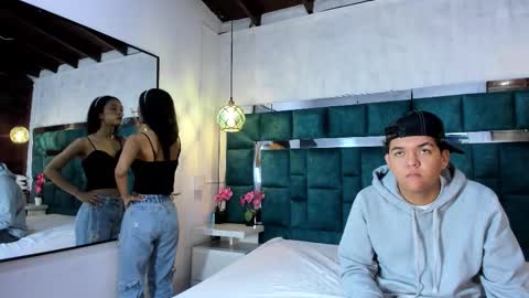 _bonnyandclyde online show from March 27, 1:01 pm