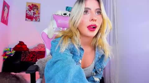 Snapshot of _cloe_1 chatting on September 24, 5:36 am Chloe online show from September 24, 5:36 am