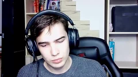 _crise_next_door_ online show from October 16, 3:11 pm