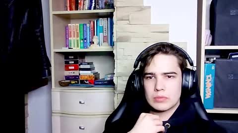 _crise_next_door_ online show from October 8, 2:12 pm