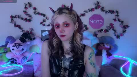 Kate online show from May 18, 7:31 pm
