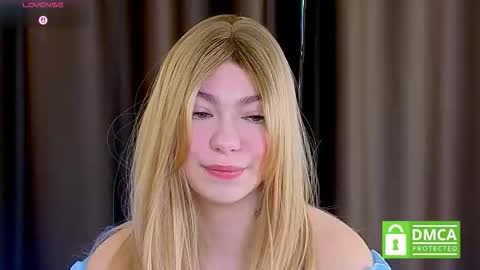 Snapshot of _emilyzortea_ chatting on October 10, 9:04 am Emily online show from October 10, 9:04 am
