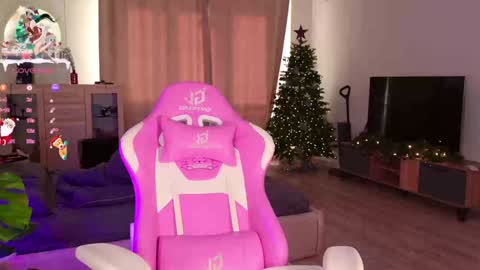 Snapshot of _enternity_ chatting on December 15, 6:29 am Mia  online show from December 15, 6:29 am