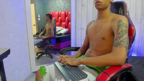 _erick_j online show from March 17, 8:25 pm